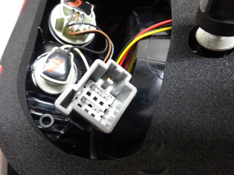 PILOTO TRASERO IZQUIERDO FORD FIESTA 1.5 TDCI MT 75CV | 55KW