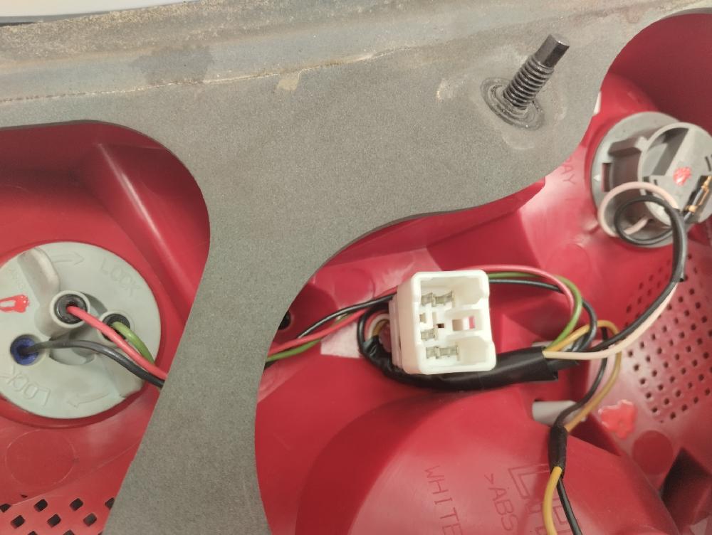 PILOTO TRASERO IZQUIERDO KIA CEED 1.6 MT 113CV | 83KW
