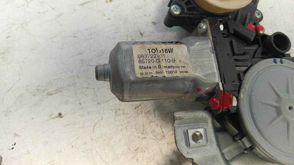 ELEVALUNAS DELANTERO IZQUIERDO TOYOTA YARIS 1.4 D-4D MMT 89CV