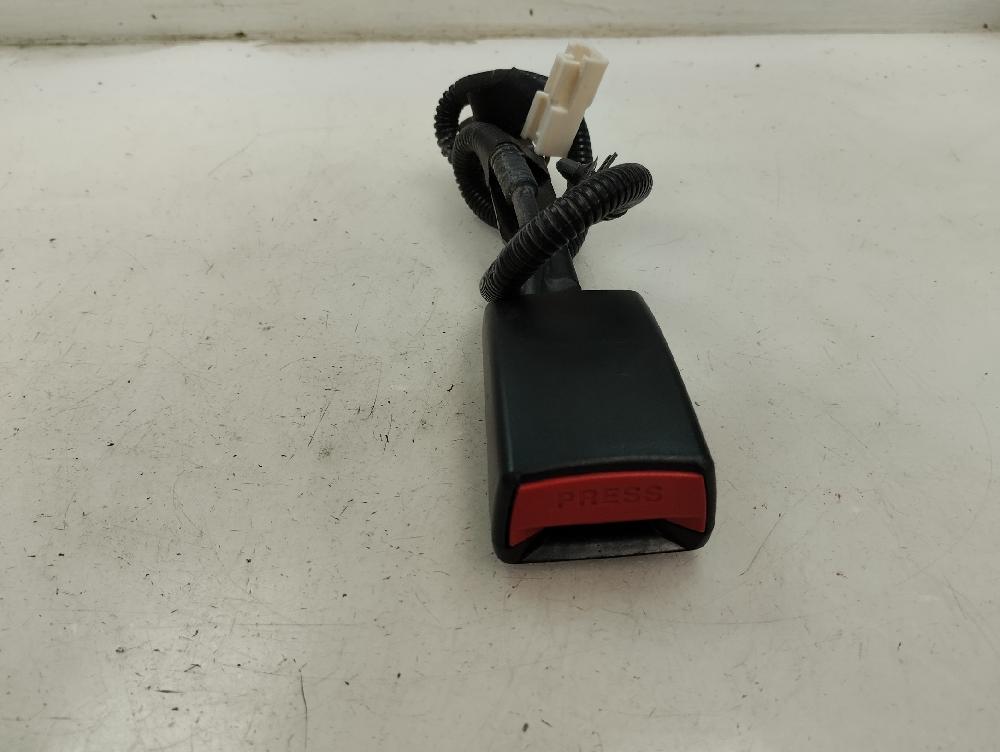 ANCLAJE CINTURON DELANTERO DERECHO HYUNDAI I40 1.7 CRDI MT 141CV
