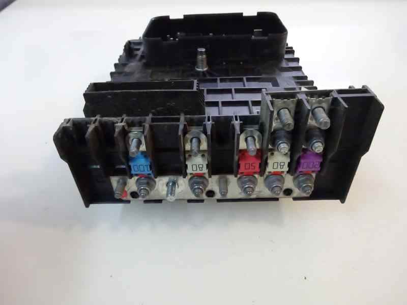 CAJA RELES FUSIBLES VOLKSWAGEN GOLF 1.9 TDI MT 90CV
