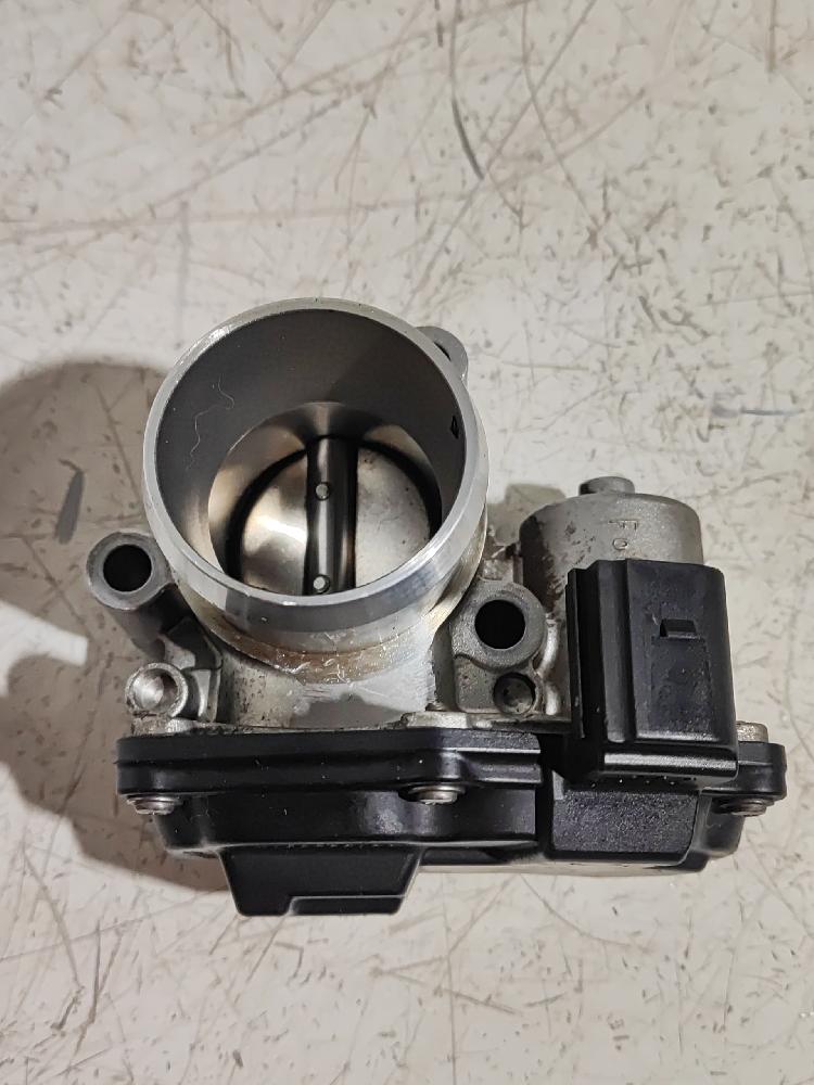 Corps de papillon SFJB 50989002 de Ford Fiesta vi (cb1, ccn) 2008-2017 - pieza usada