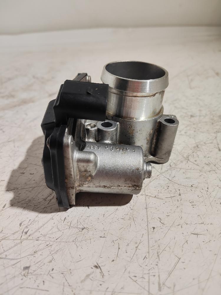 Corps de papillon SFJB 50989002 de Ford Fiesta vi (cb1, ccn) 2008-2017 - pieza usada