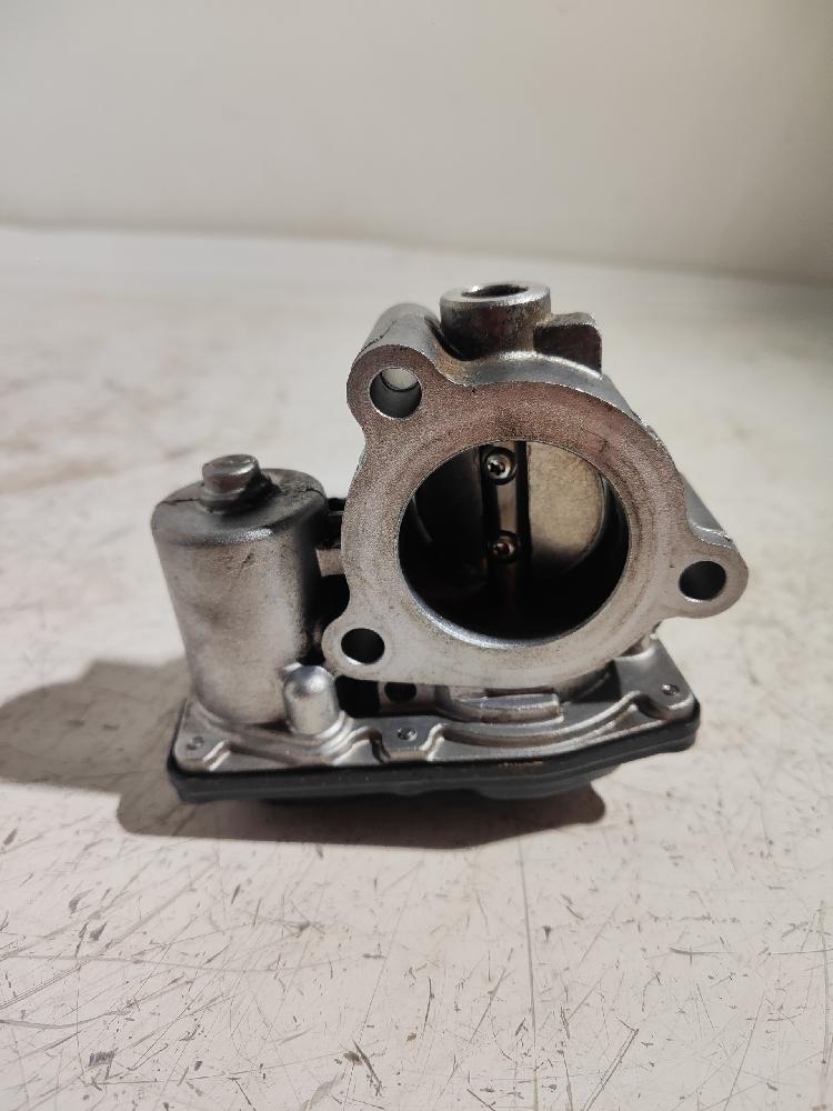 Corps de papillon SFJB 50989002 de Ford Fiesta vi (cb1, ccn) 2008-2017 - pieza usada