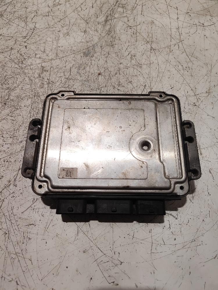 Switchboard engine uce 0281011701 de Ford Focus berlina (cap) 2004-2007 - pieza usada