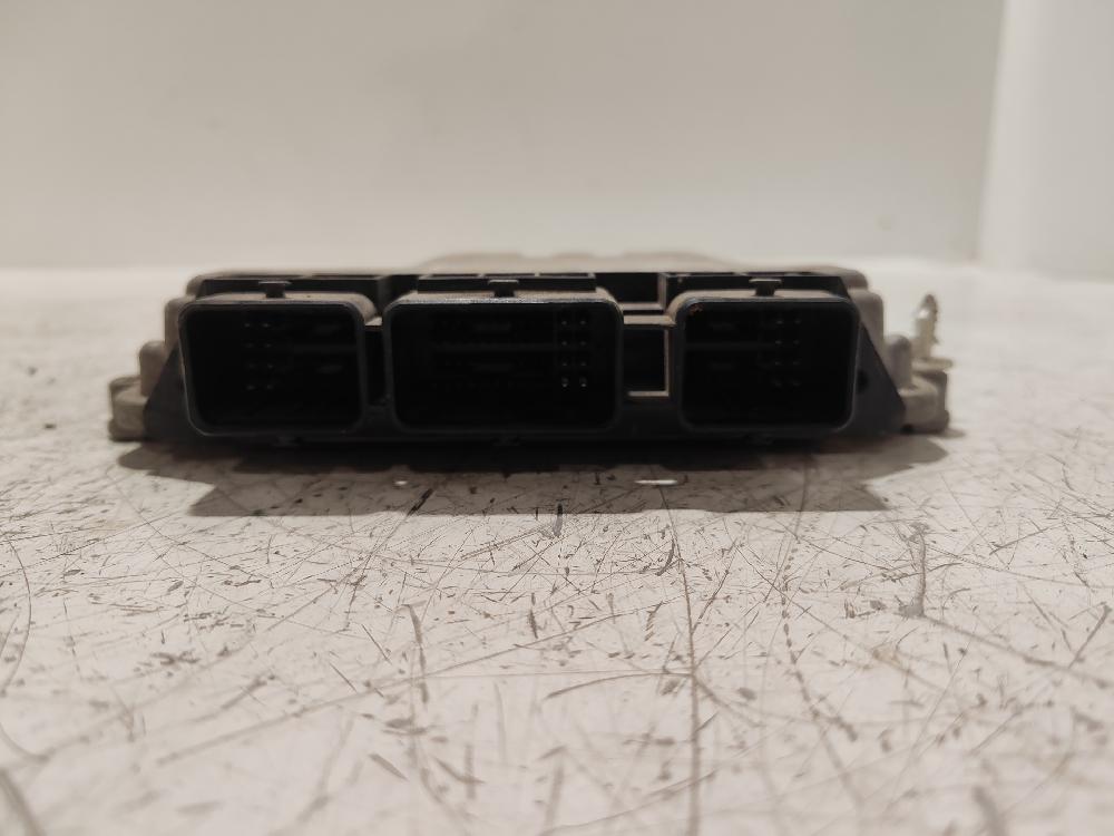 Switchboard engine uce 0281011701 de Ford Focus berlina (cap) 2004-2007 - pieza usada