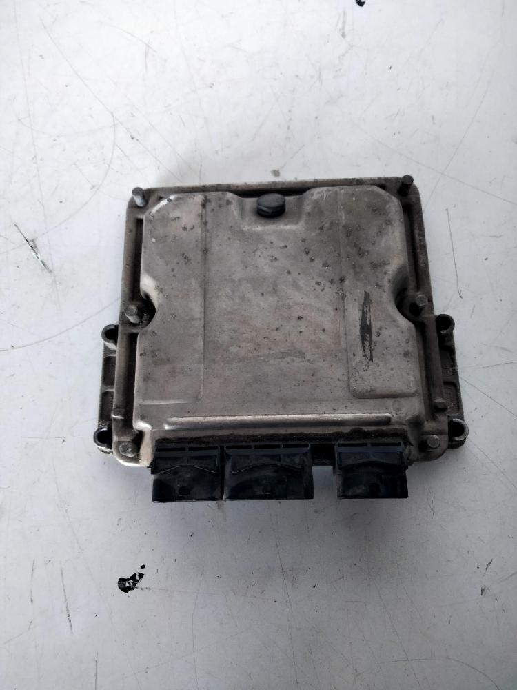Centralita motor uce 0281010594 de Peugeot 206 hatchback (2a/c) 1998-2010 90 CV - pieza usada