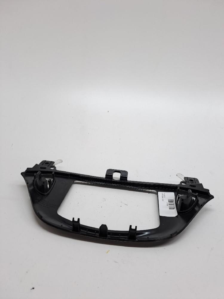 Plastico 13352019 de Opel Adam (m13) 2013-2018 - pieza usada