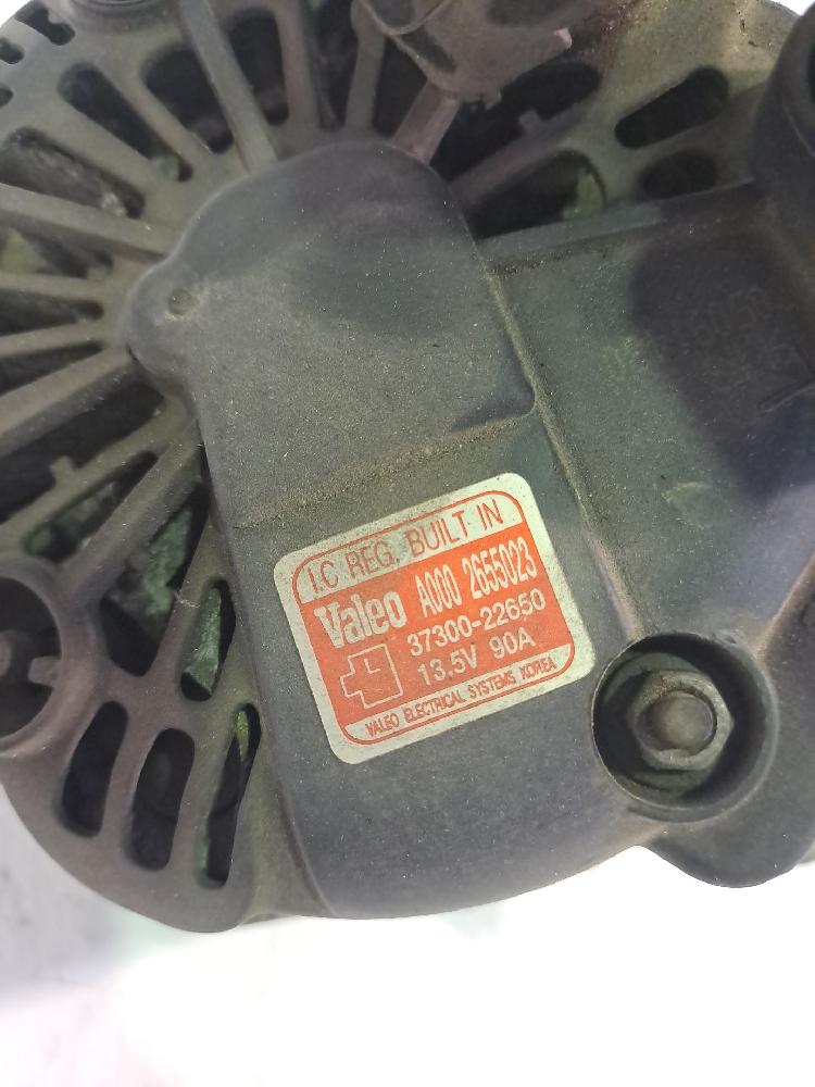 Generator 3730022650 de Kia Sportage 2004-2008 - pieza usada
