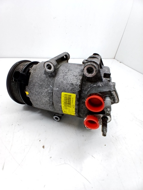 Compresseur clim 2025775 de Ford Focus iii 2010-2017 - pieza usada