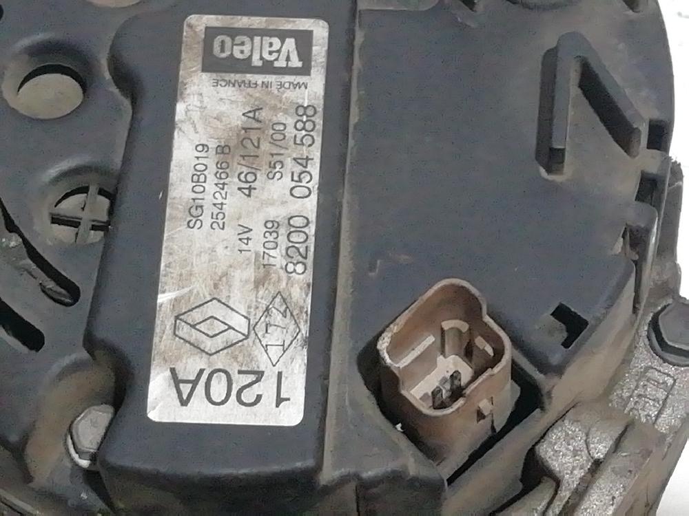 Alternator 8200054588 de Renault Megane i (ba0/1_) 1996-2003 - pieza usada