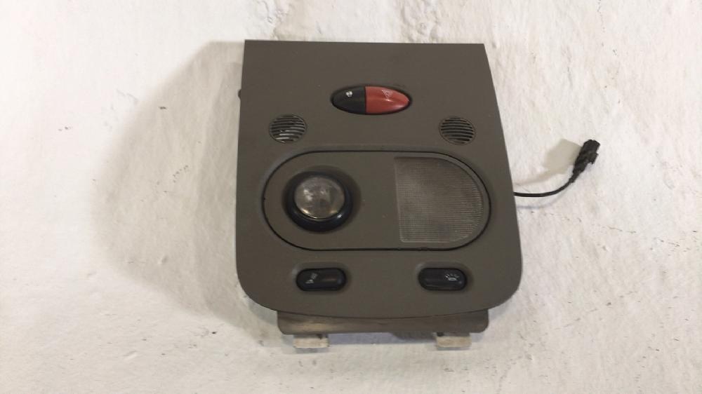 Luz interior 8200784512 de Renault Maxity 2007-0