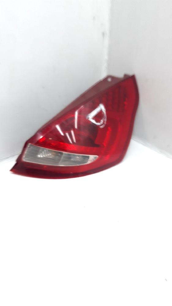 Faro posteriore destro 1709552 de Ford Fiesta vi van 2010-2017 - pieza usada