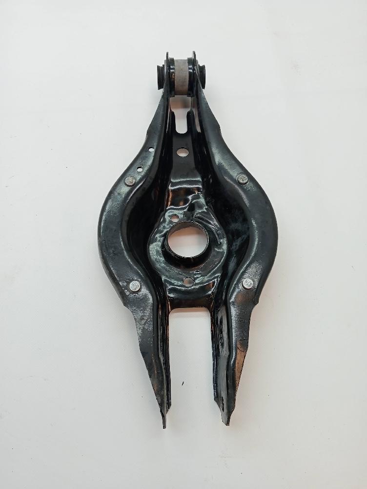 Brazo de la suspensión inferior trasero derecho 33326867540 de Bmw 1 (f20) 2015-2019 - pieza usada