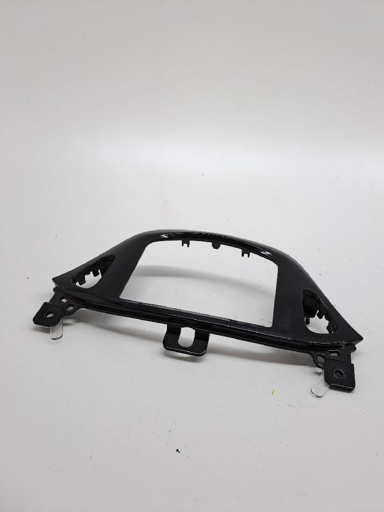 Plastico 13352019 de Opel Adam (m13) 2013-2018 - pieza usada