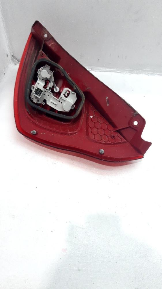 Feu arrière gauche 1709553 de Ford Fiesta vi van 2010-2017 - pieza usada