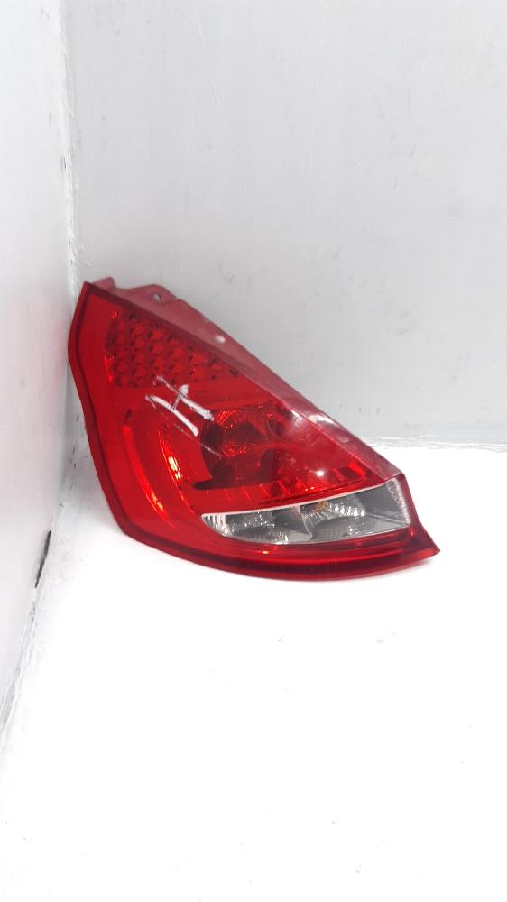 Feu arrière gauche 1709553 de Ford Fiesta vi van 2010-2017 - pieza usada