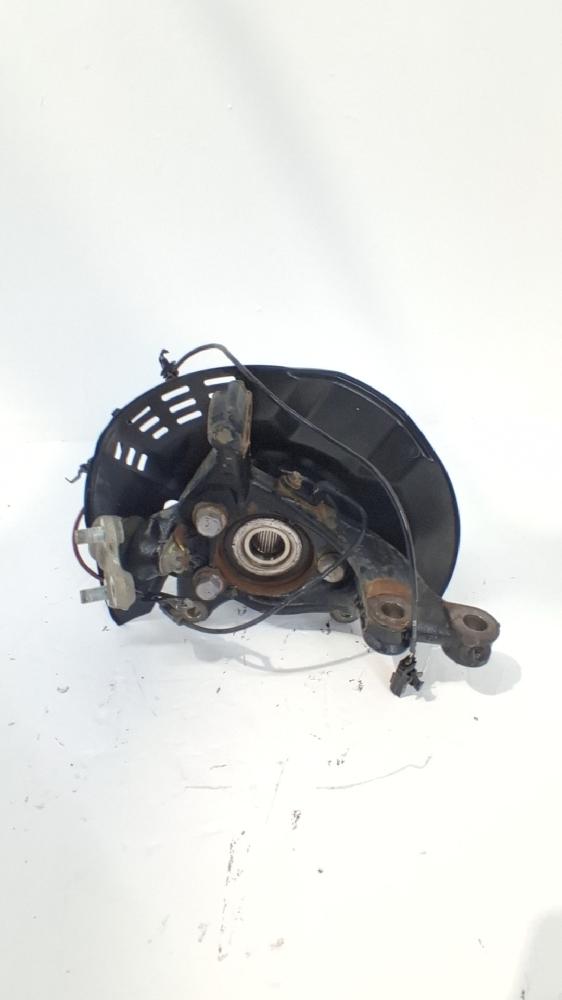 Mangueta delantera izquierda 4321202410 de Toyota Yaris cross (mxp_) 2021-2022 - pieza usada
