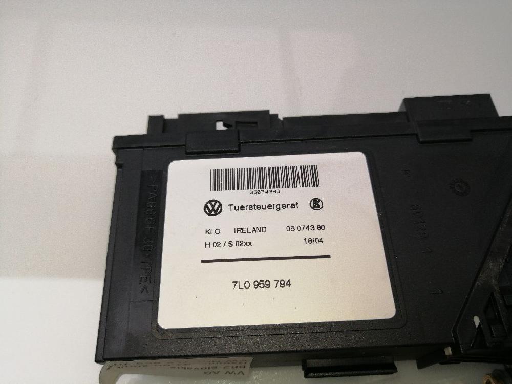 Fernsterhebermotor hinten rechts 0130821764 de Volkswagen Touareg (7la, 7l6, 7l7) 2002-2010 - pieza usada