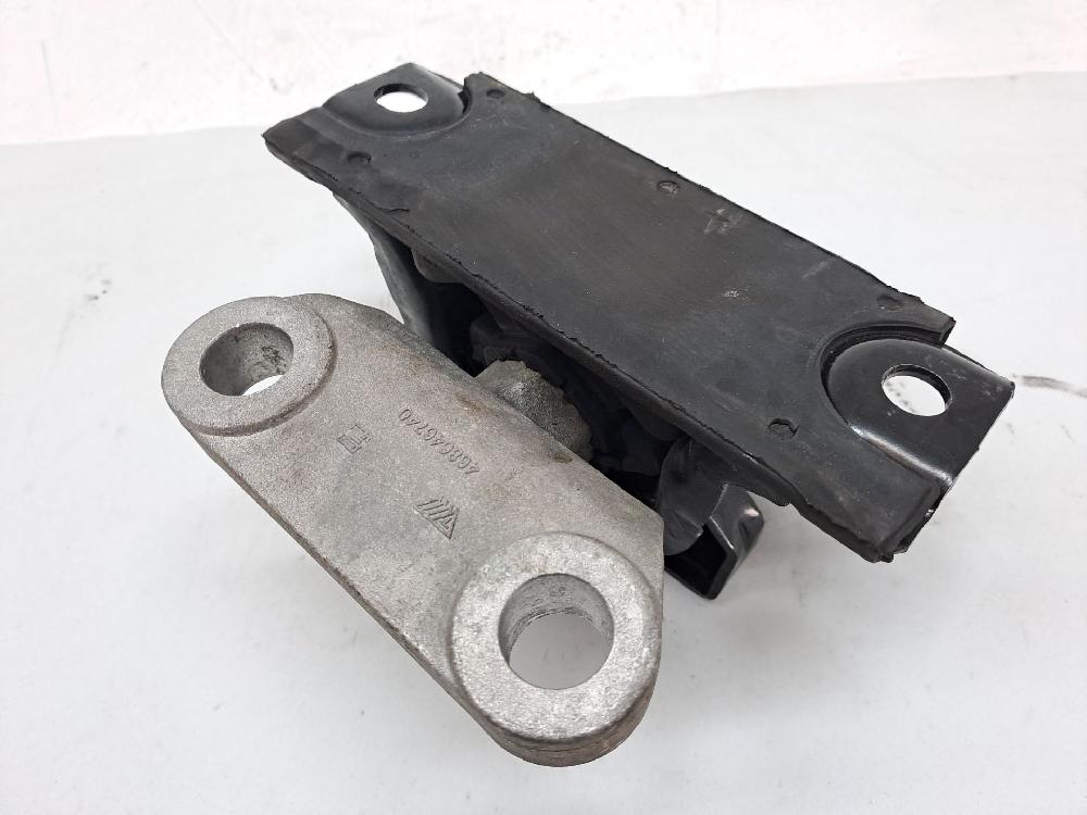 Soporte motor 13371838 de Opel Corsa e (x15) 2014-2015 - pieza usada