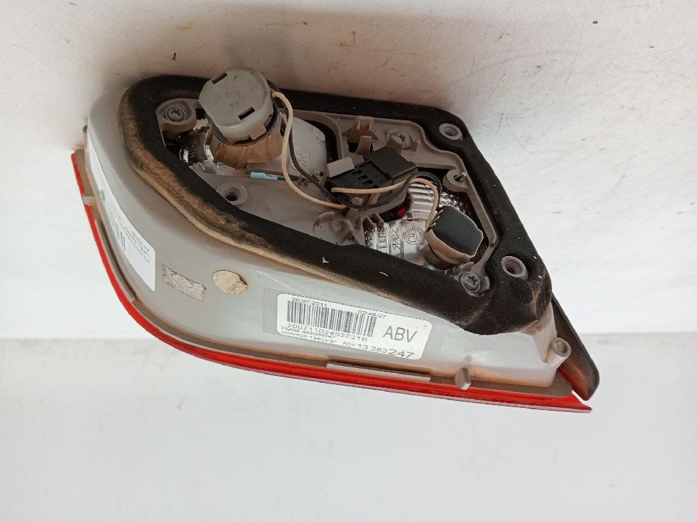 Piloto trasero derecho interior 13282247 de Opel Astra j sports tourer 2010-2011 - pieza usada