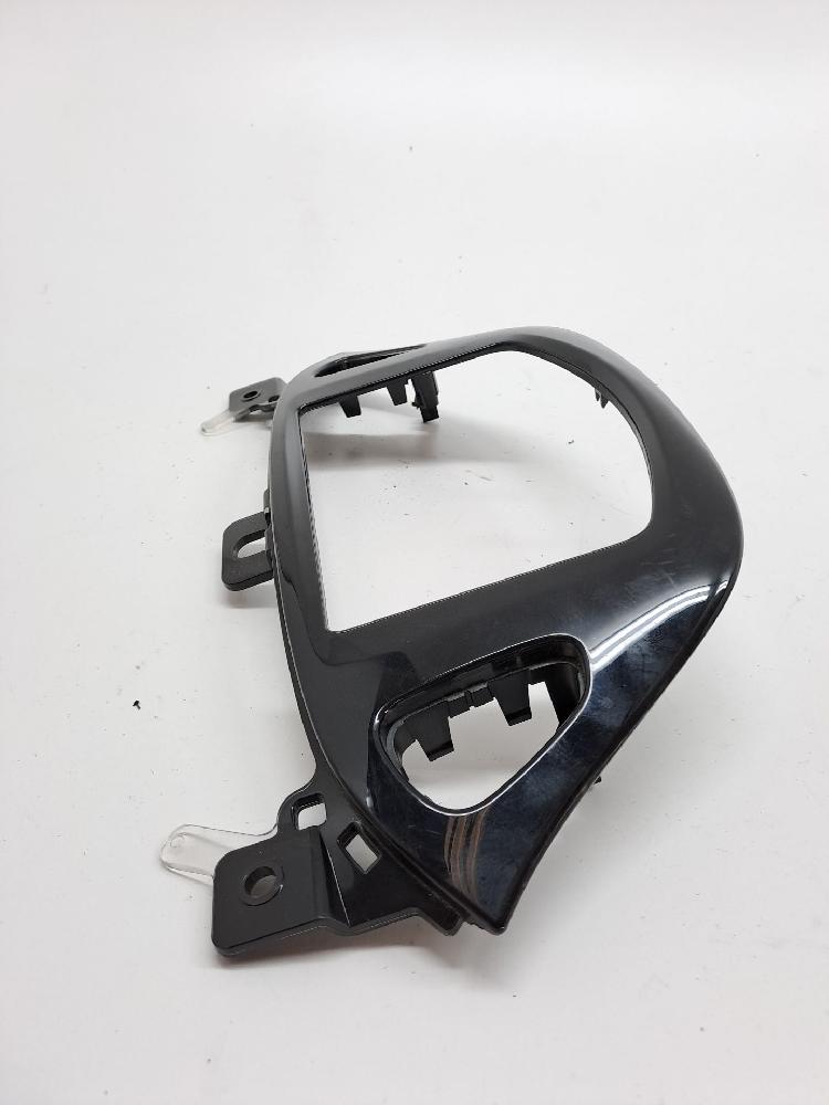 Plastico 13352019 de Opel Adam (m13) 2013-2018 - pieza usada
