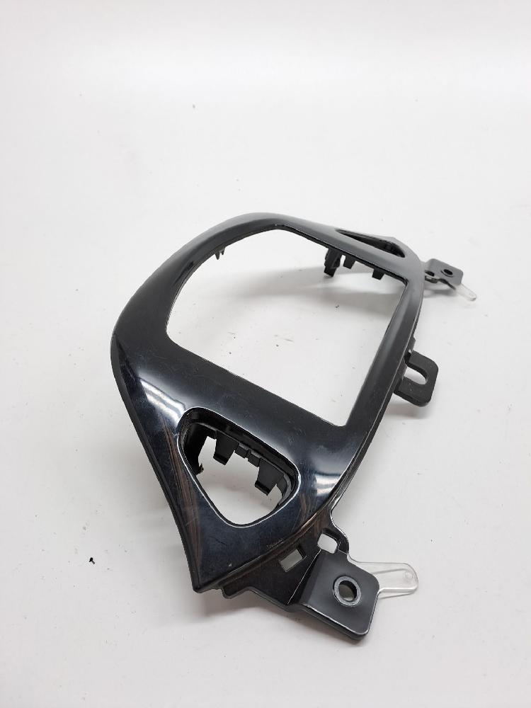 Plastico 13352019 de Opel Adam (m13) 2013-2018 - pieza usada