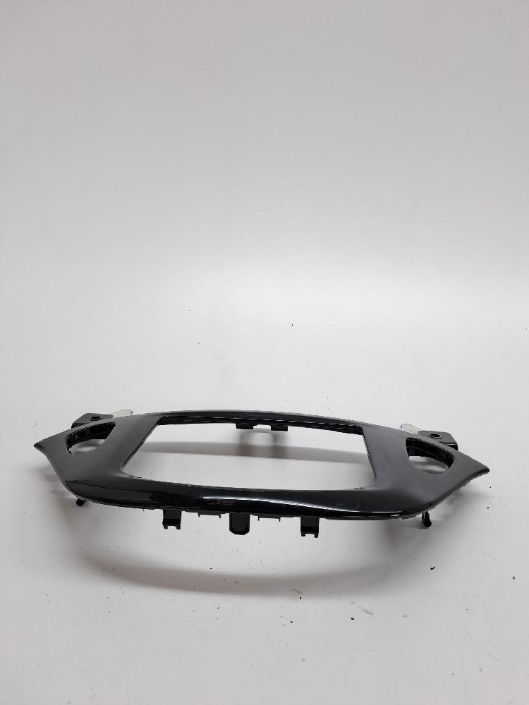 Plastico 13352019 de Opel Adam (m13) 2013-2018 - pieza usada