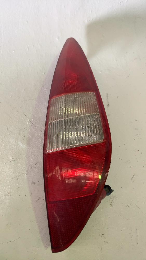 Piloto trasero derecho 1331600 de Ford Mondeo iii turnier (bwy) 2000-2007