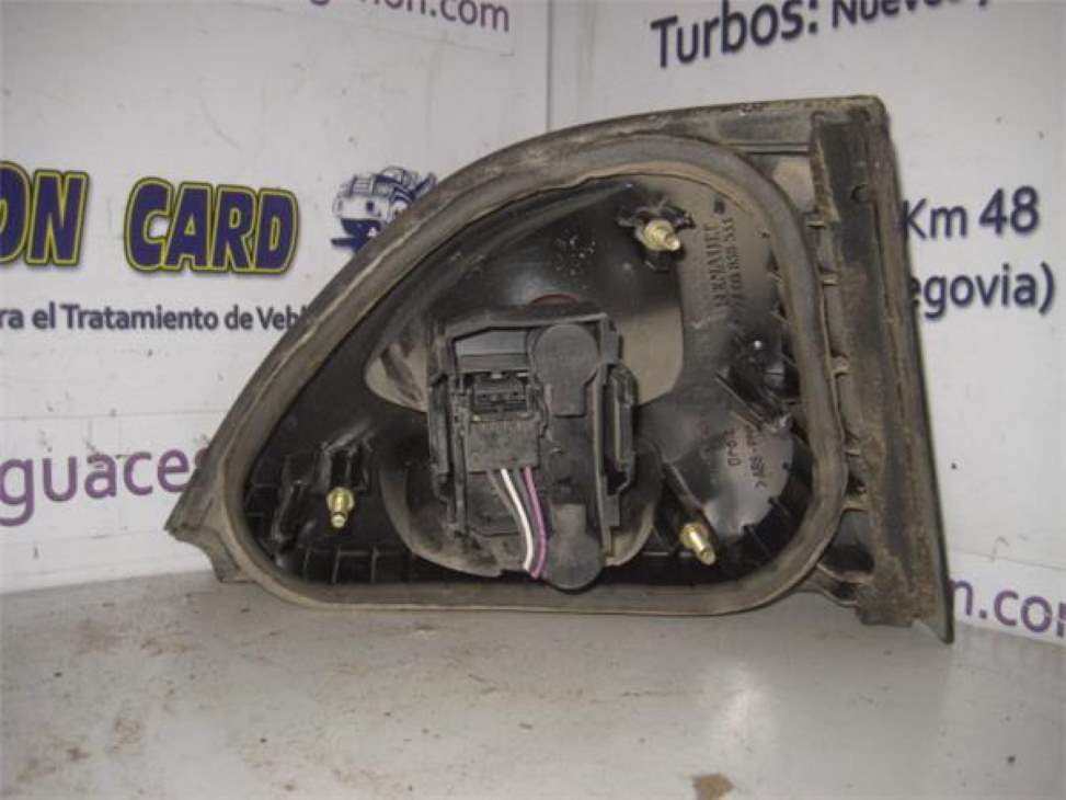 Faro posteriore destro 7700838530 de Renault Megane i classic (la0) 1996-0 - pieza usada
