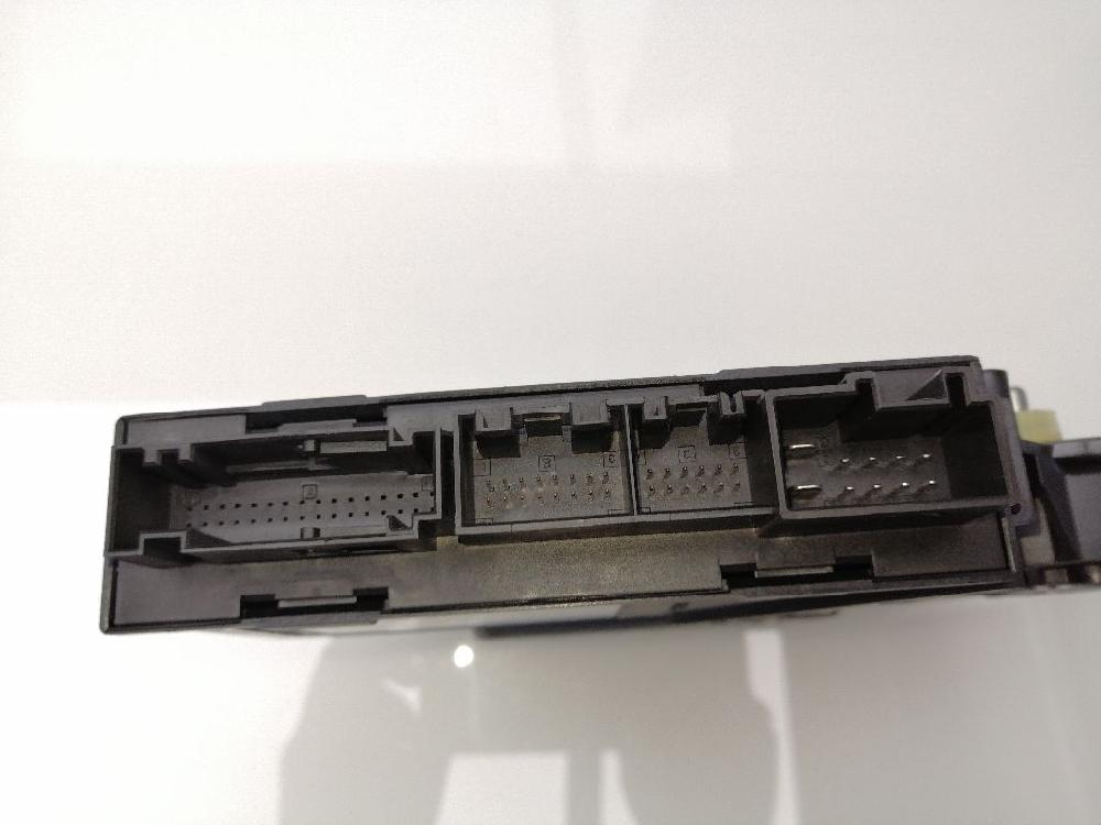 Fernsterhebermotor hinten rechts 0130821764 de Volkswagen Touareg (7la, 7l6, 7l7) 2002-2010 - pieza usada