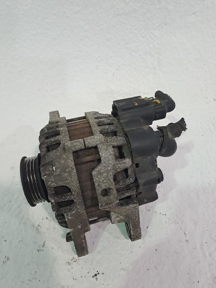 Generator 3730022650 de Kia Sportage 2004-2008 - pieza usada