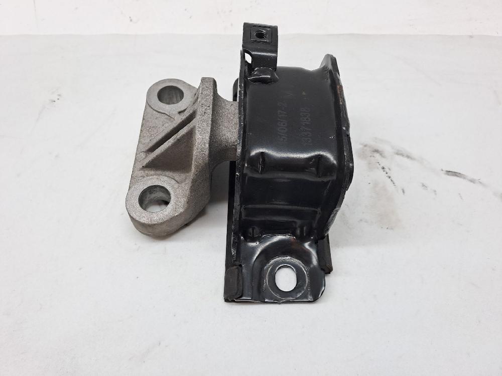 Soporte motor 13371838 de Opel Corsa e (x15) 2014-2015 - pieza usada
