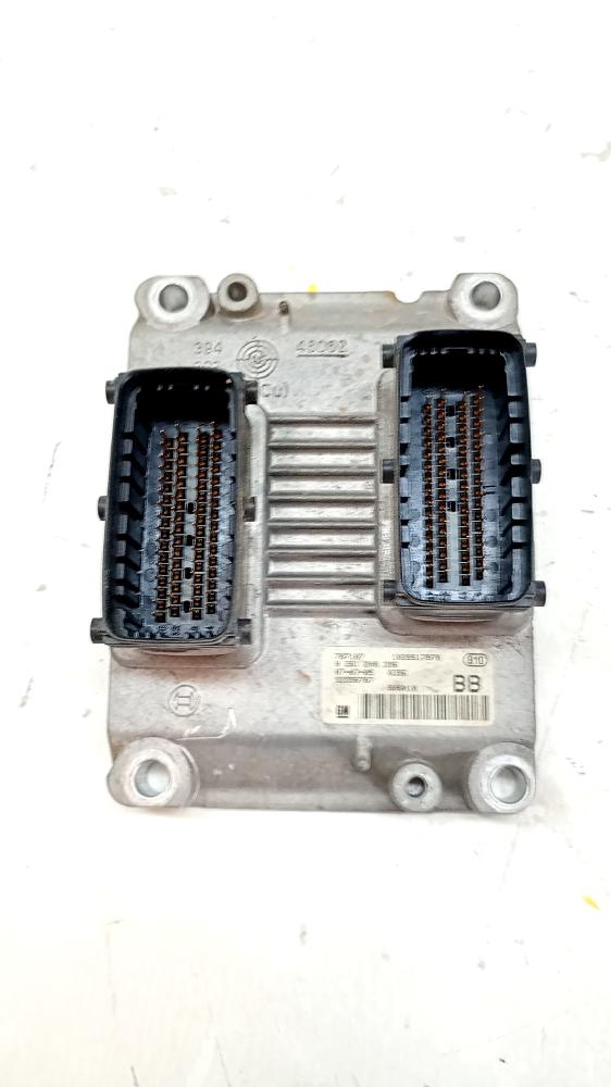 Centralita motor uce 55558787 de Opel Astra h gtc (a04) 2005-2010