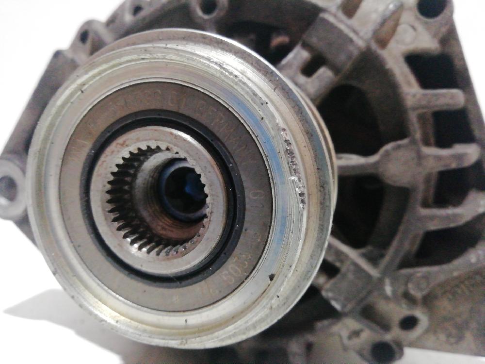 Alternator 8200054588 de Renault Megane i (ba0/1_) 1996-2003 - pieza usada