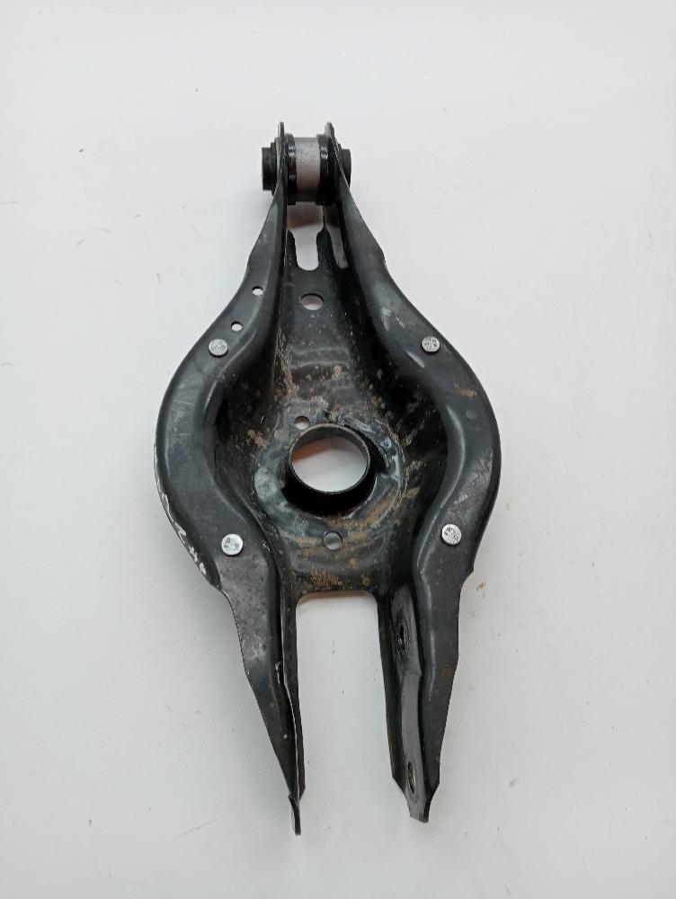 Brazo de la suspensión inferior trasero derecho 33326867540 de Bmw 1 (f20) 2015-2019 - pieza usada