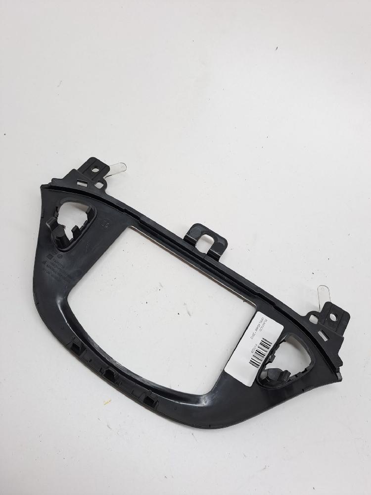 Plastico 13352019 de Opel Adam (m13) 2013-2018 - pieza usada