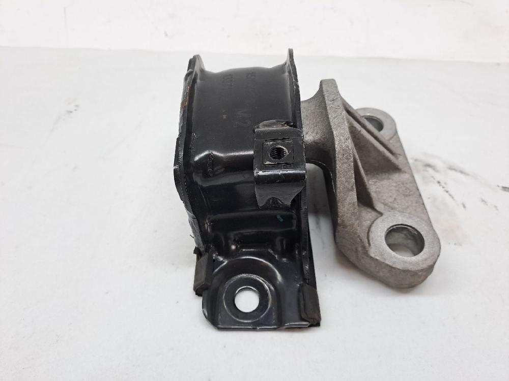 Soporte motor 13371838 de Opel Corsa e (x15) 2014-2015 - pieza usada