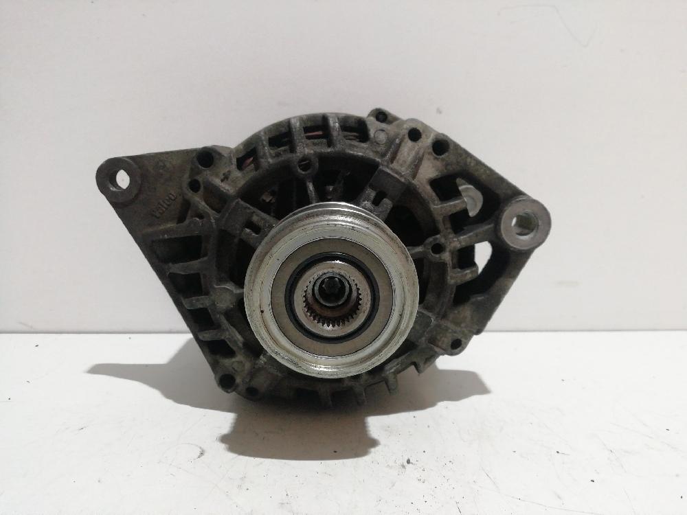 Alternator 8200054588 de Renault Megane i (ba0/1_) 1996-2003 - pieza usada