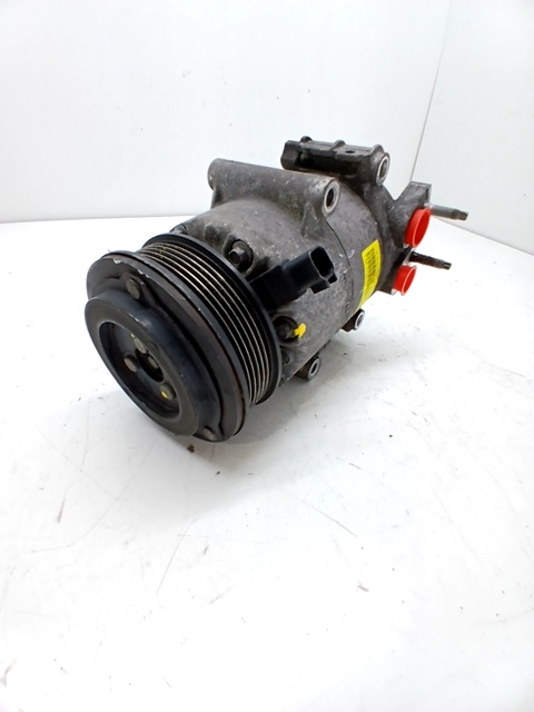 Compresseur clim 2025775 de Ford Focus iii 2010-2017 - pieza usada