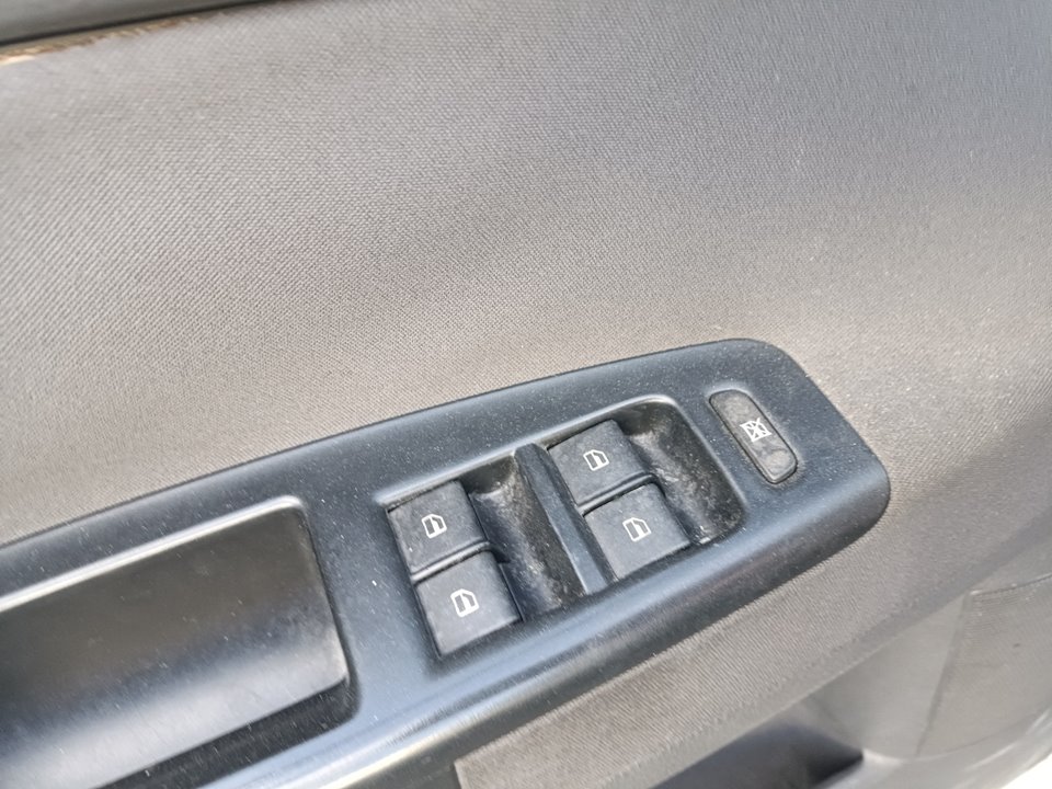 VOLKSWAGEN Polo 4 generation (2001-2009) Bal első ajtó ablakemelő gombja 25065888