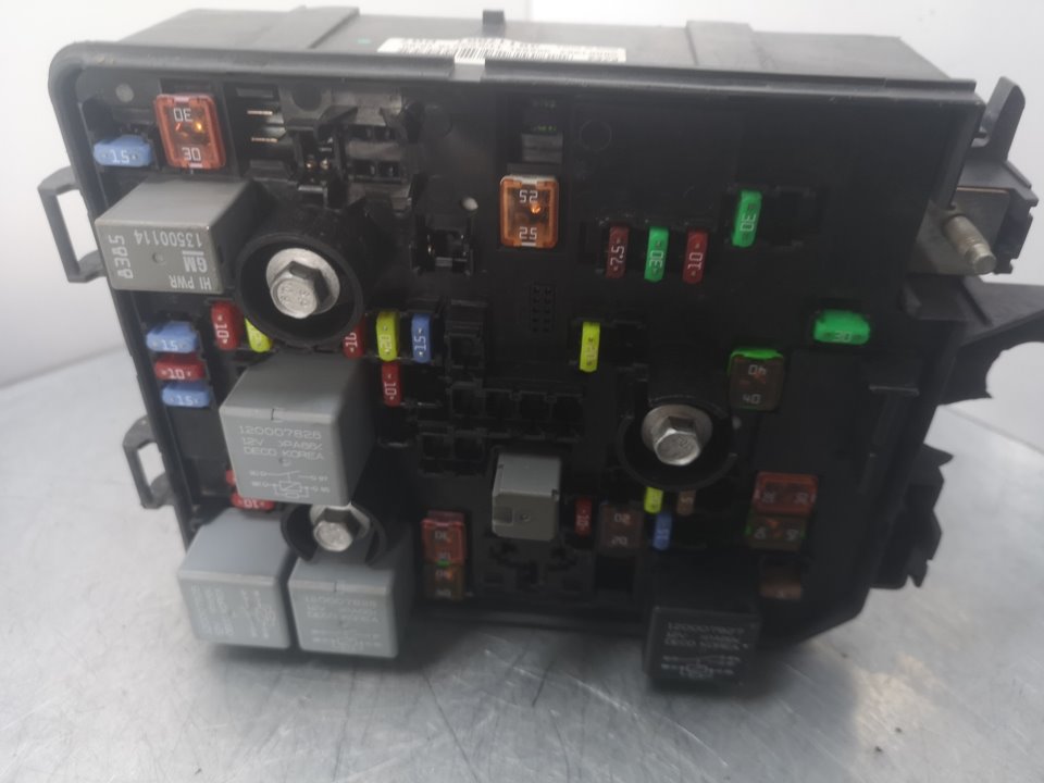 OPEL Corsa D (2006-2020) Fuse Box 39117551 25357980