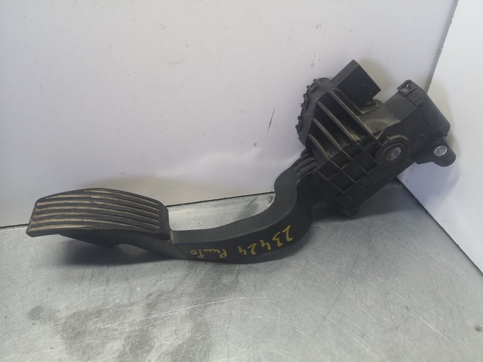 FIAT Grande Punto 1 generation (2006-2008) Throttle Pedal 55702020 21958155