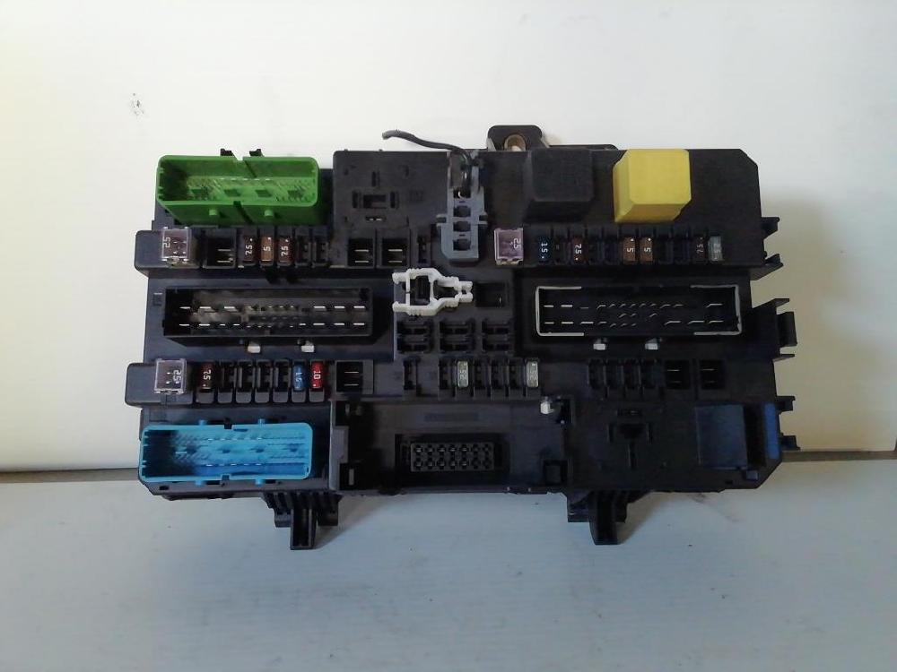 Caja de relés / fusibles 13145018 de Opel Astra «h» (2005) 2004-2005