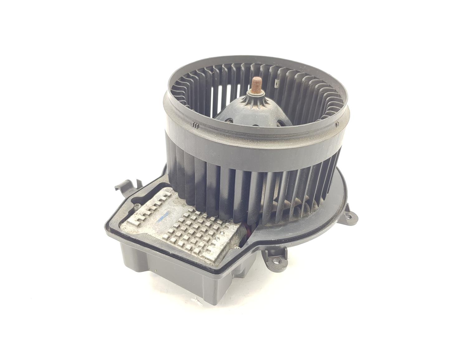 MERCEDES-BENZ C-Class W203/S203/CL203 (2000-2008) Motor încălzitor interior A2038202614, A2038202614 20611881