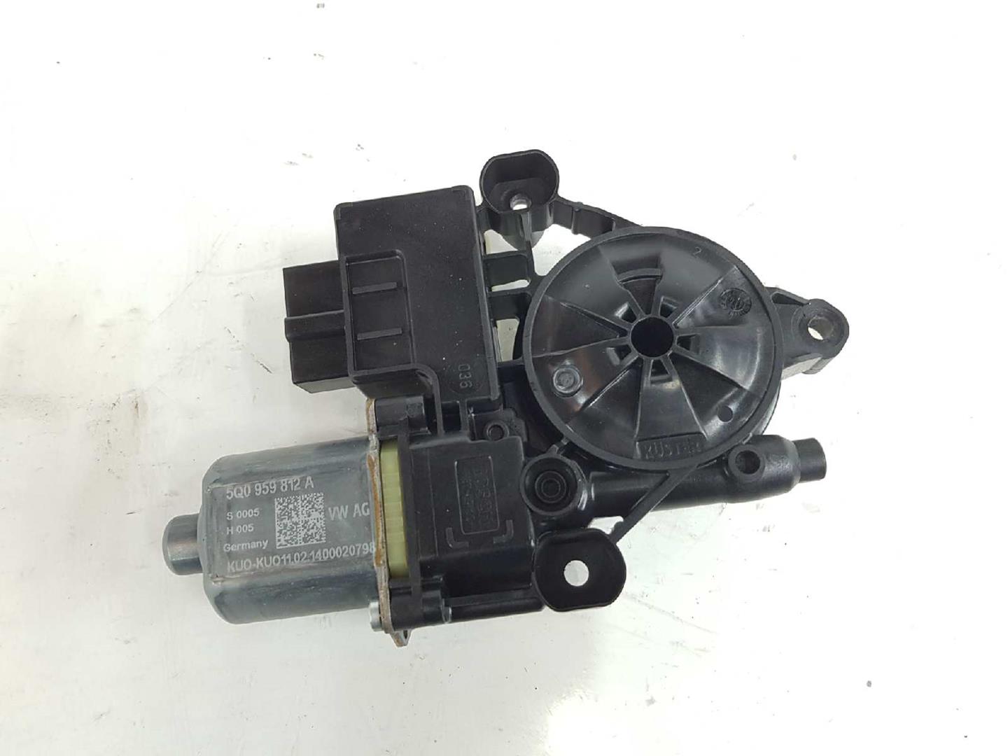 VOLKSWAGEN Golf 7 generation (2012-2024) Rear Right Door Window Control Motor 5Q0959812A, 5Q0959812A 19701235