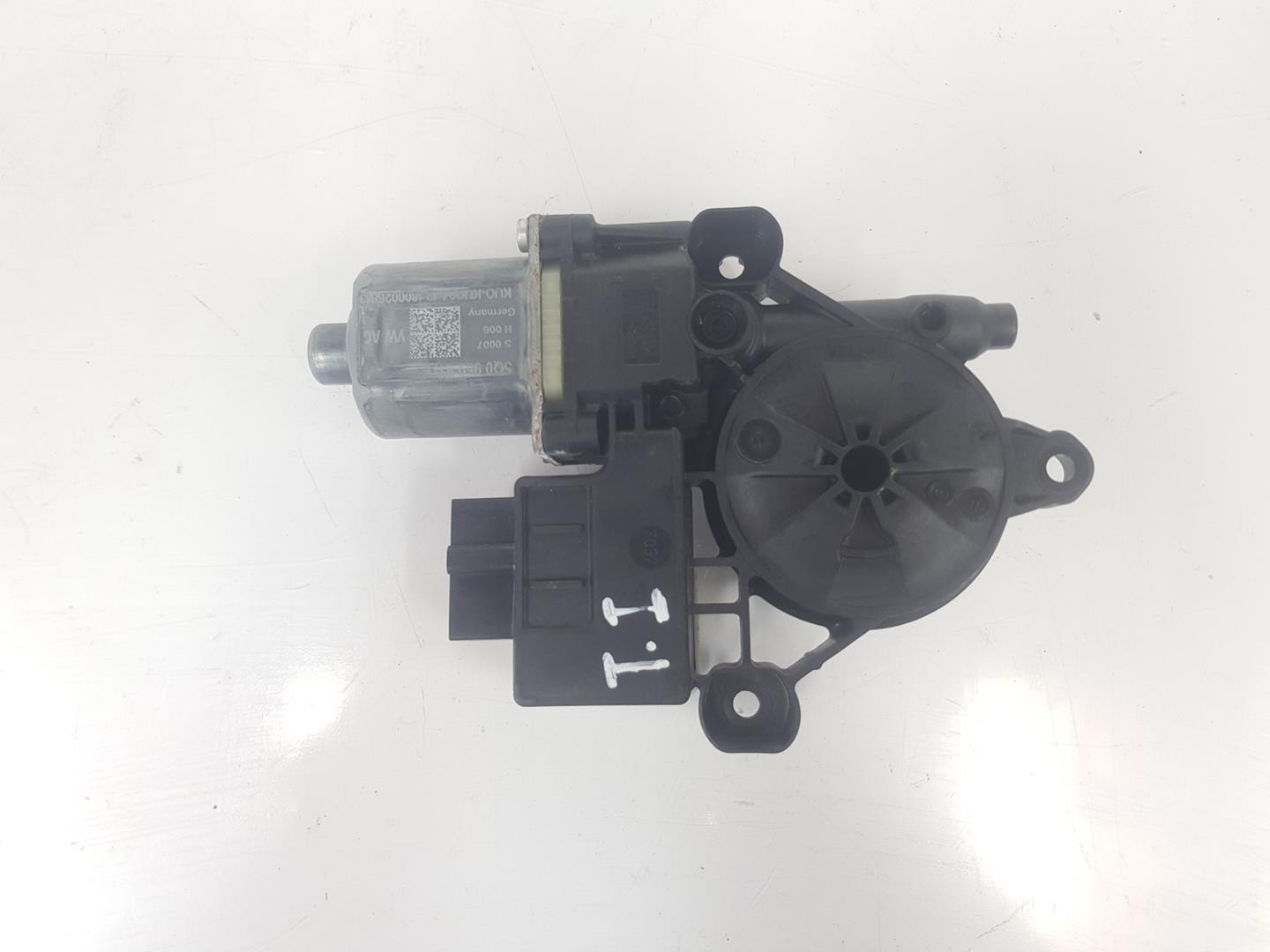 VOLKSWAGEN Tiguan 1 generation (2007-2017) Moteur de commande de vitre de porte arrière gauche 5Q0959811E,5Q0959811E 20145111