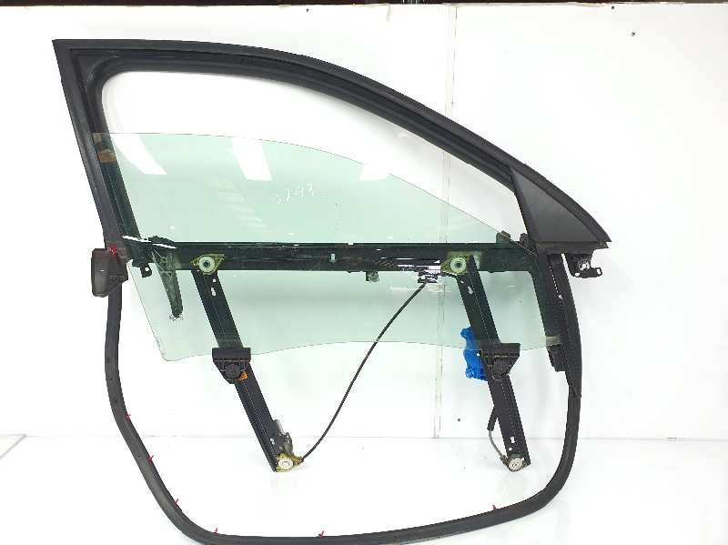 SEAT Exeo 1 generation (2009-2012) Priekinių dešinių durų stiklo pakelėjas 8E0837462C, 8E0837462C 19745147