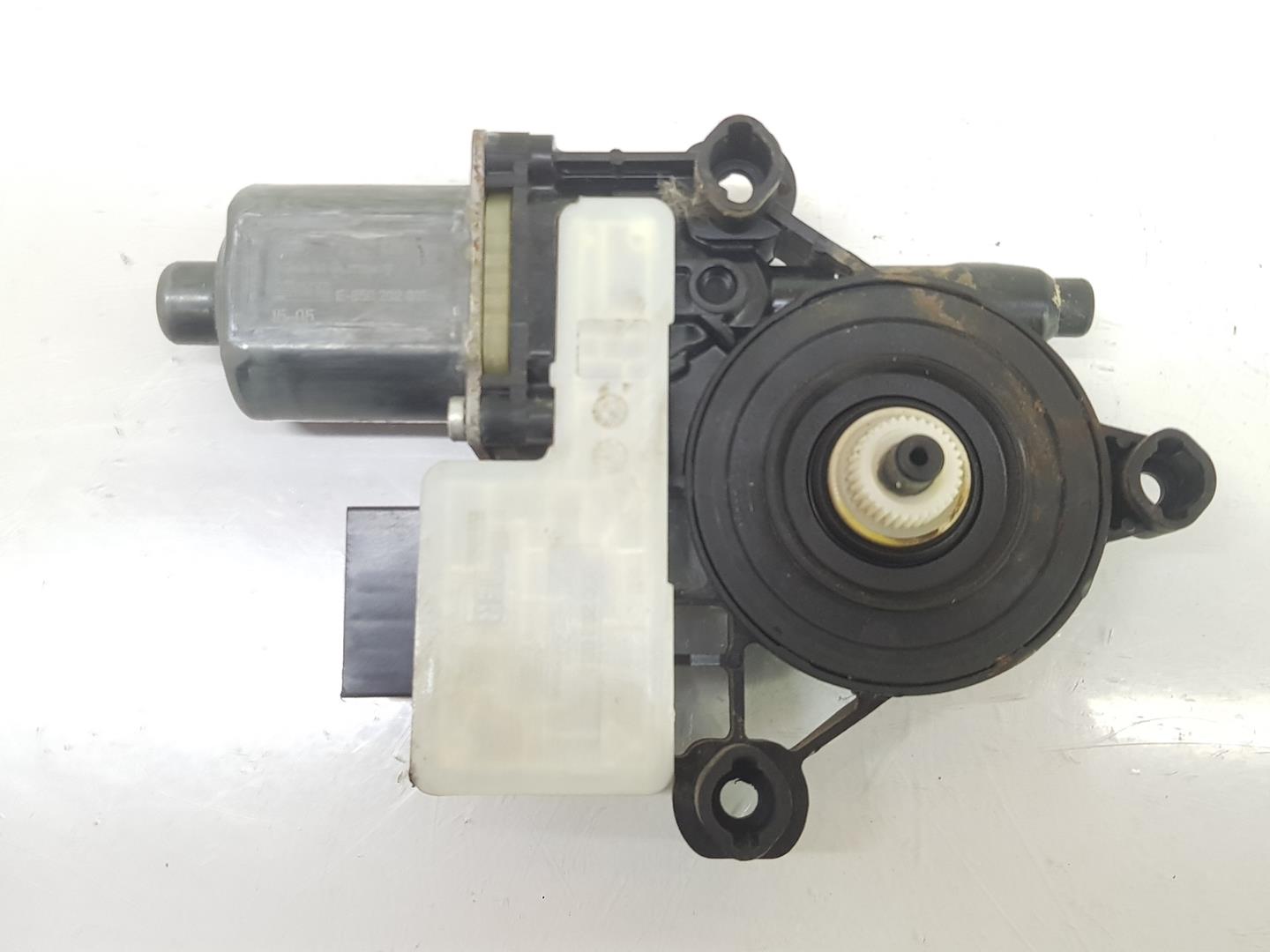 SEAT Leon 3 generation (2012-2020) Rear Right Door Window Control Motor 5Q0959812A,5Q0959812A,SOLAMENTEELMOTOR 19770467