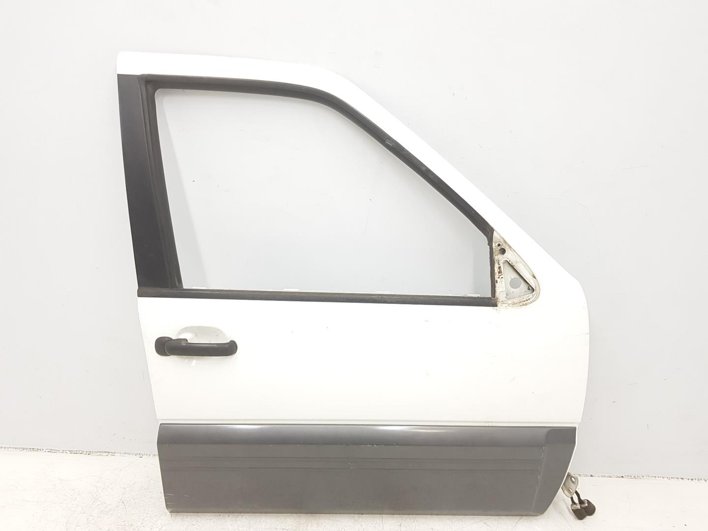 NISSAN Terrano 2 generation (1993-2006) Front Right Door 801007F732,BLANCO326 19888121